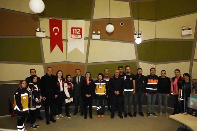 Valimiz Sayın Dr. Nurtaç Arslan, Acil Çağrı Merkezimizi ziyaret ederek çalışma arkadaşlarımızın yeni yılını kutladı.