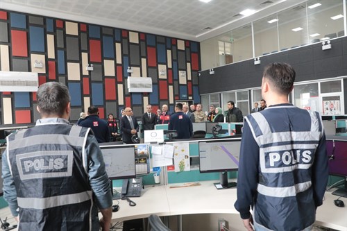 VALİMİZ SAYIN MUSTAFA KOÇ,112 ACİL ÇAĞRI MERKEZİNİ ZİYARET EDEREK İNCELEMELERDE BULUNDU.