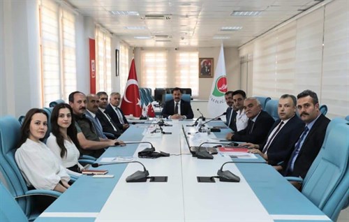 Acil Çağrı Hizmetleri İl Koordinasyon Komisyonu 2022 yılı Eylül ayı Toplantısı Valimiz Mustafa MASATLI başkanlığında gerçekleştirildi.
