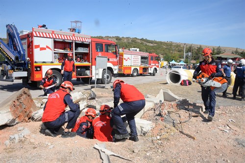 Balıkesir'deki Deprem Tatbikatı Gerçeğini Aratmadı