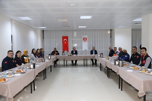 Valimiz Abdullah AYAZ, 112 Acil Çağrı Merkezi Müdürlüğü Personeli ile Birlikte Sahur Yaptı 