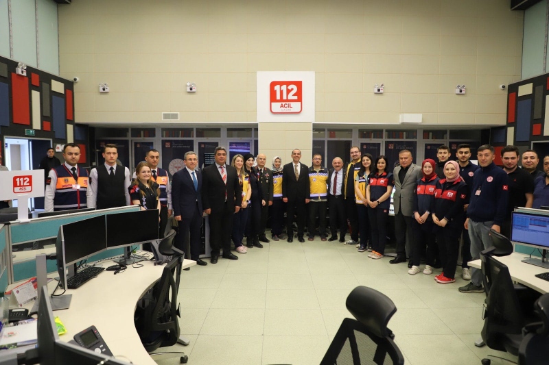 Sayın Valimiz M. Fırat TAŞOLAR 112 Acil Çağrı Merkezi Müdürlüğü Personeli ile Bayramlaştı