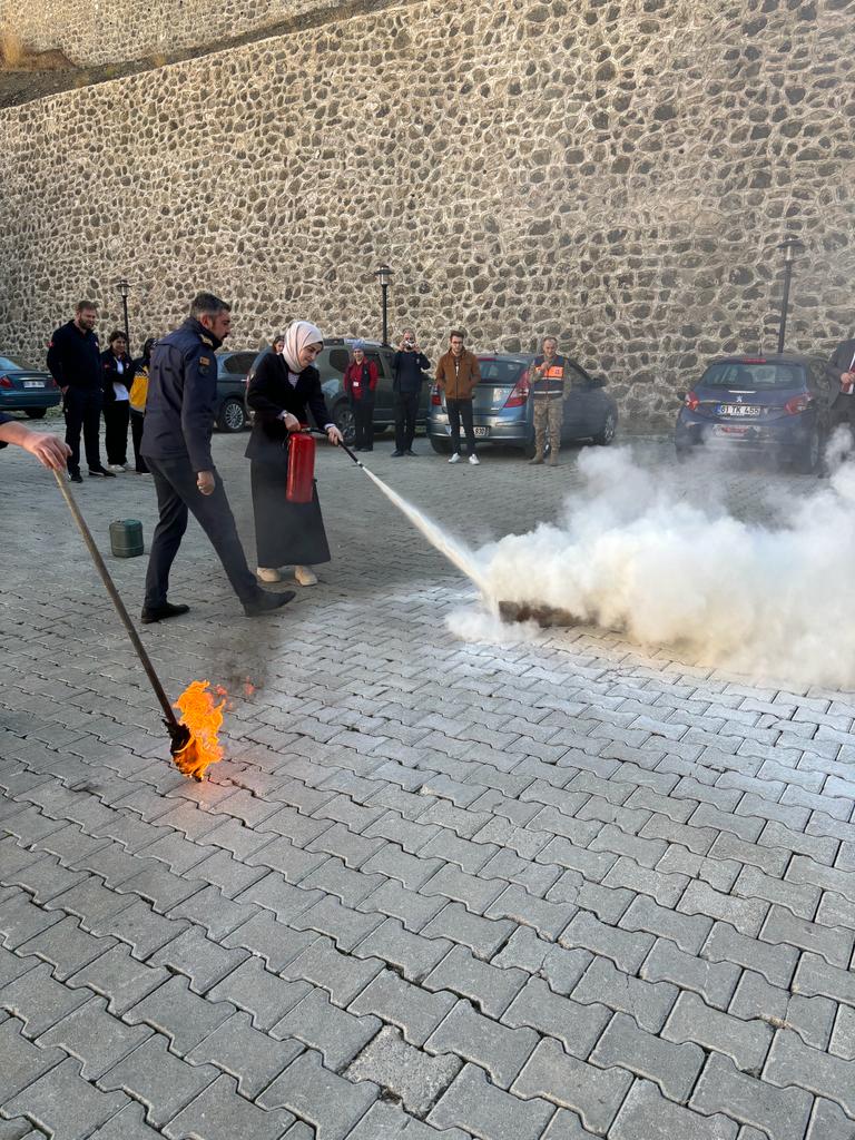 Yangın Söndürme Eğitimi Verilerek Tatbikat Yapıldı