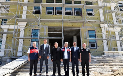 İçişleri Bakanlığı İller İdaresi Genel Müdürü/ Vali Mehmet Emin BİLMEZ inşaatı devam eden yeni binamızı ve Çağrı Merkezimizi ziyaret etti. 