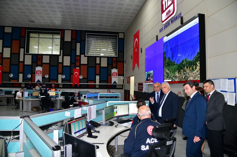 Vali Aziz Yıldırım Trabzon 112 Acil Çağrı Merkezini Ziyaret Etti